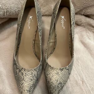 Xappeal Gray Beige Heels with Snakeskin Pattern